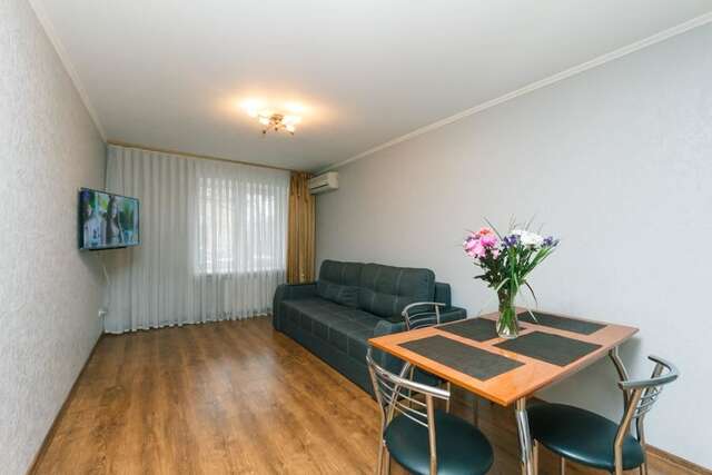 Апартаменты Two bedsright near Arena Киев-13
