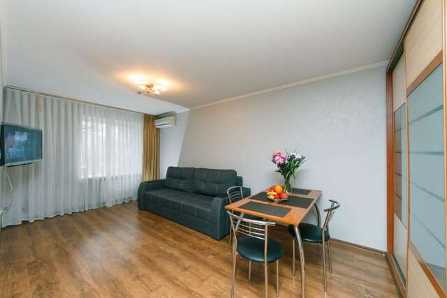 Апартаменты Two bedsright near Arena Киев-8